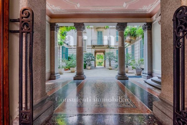 appartamento in vendita a Milano in zona Porta Garibaldi