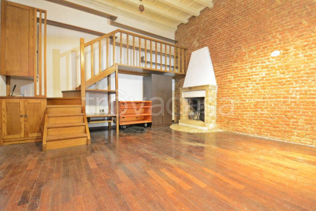 appartamento in vendita a Milano in zona Bocconi