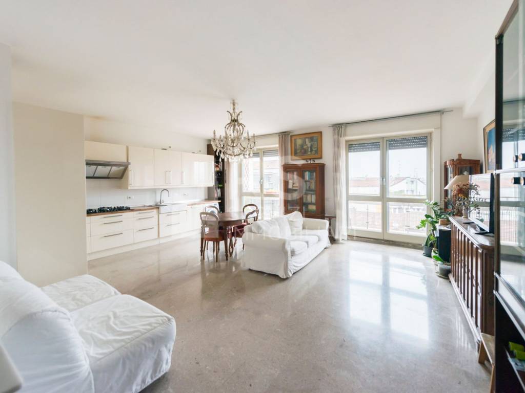 appartamento in vendita a Milano in zona Centro Direzionale