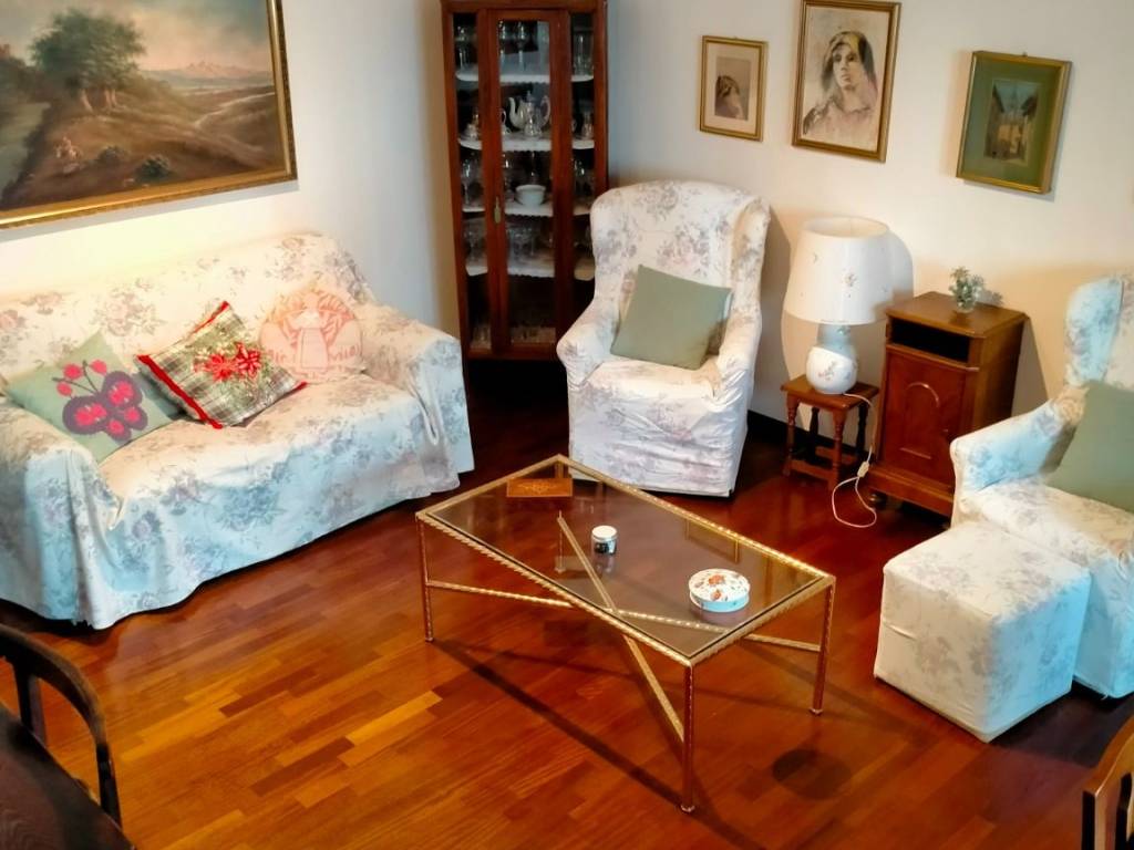 appartamento in vendita a Milano in zona Famagosta