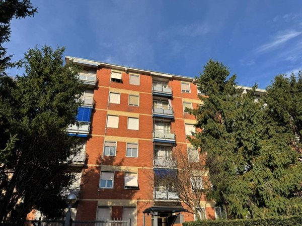 appartamento in vendita a Milano in zona Baggio