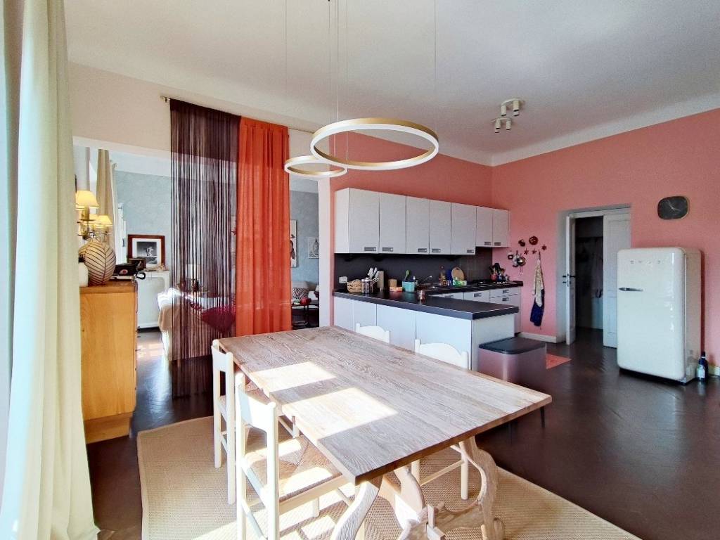 appartamento in vendita a Milano in zona Porta Nuova