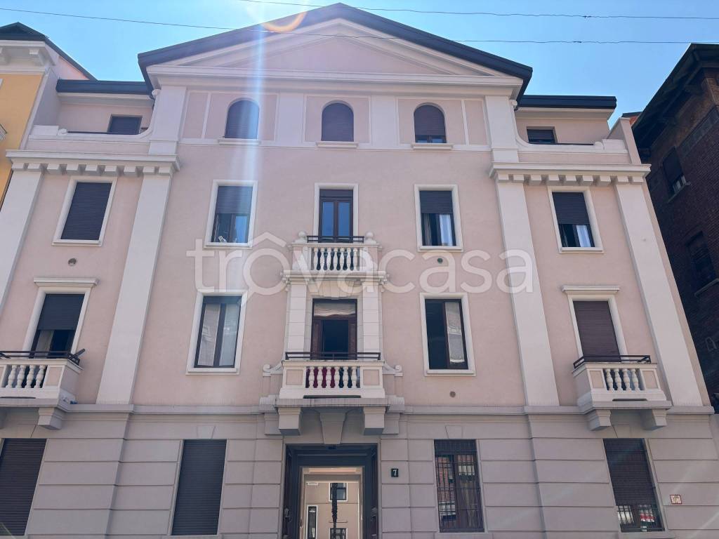 locale commerciale in vendita a Milano