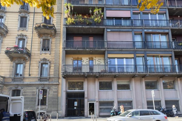 ufficio in vendita a Milano in zona Guastalla