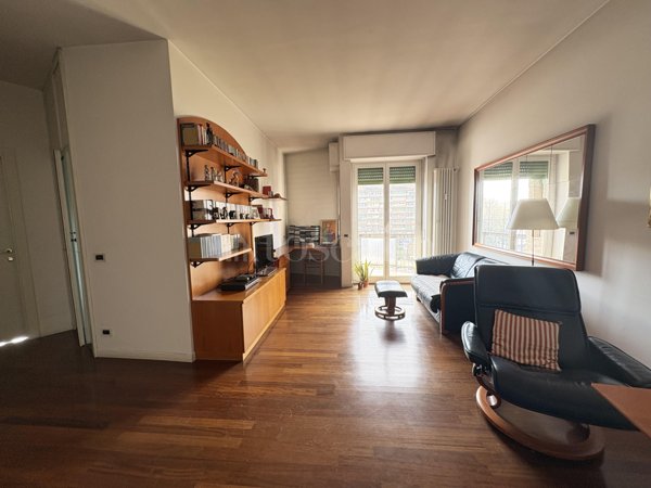 appartamento in vendita a Milano in zona Lorenteggio