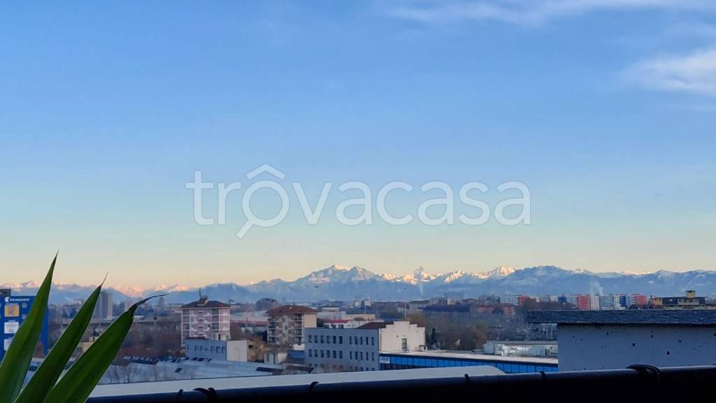 appartamento in vendita a Milano in zona Corvetto