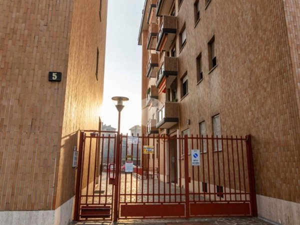 appartamento in vendita a Milano in zona Baggio