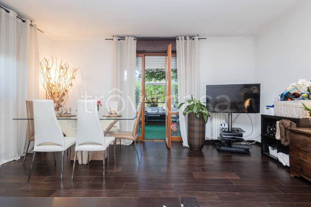 appartamento in vendita a Milano in zona Gratosoglio