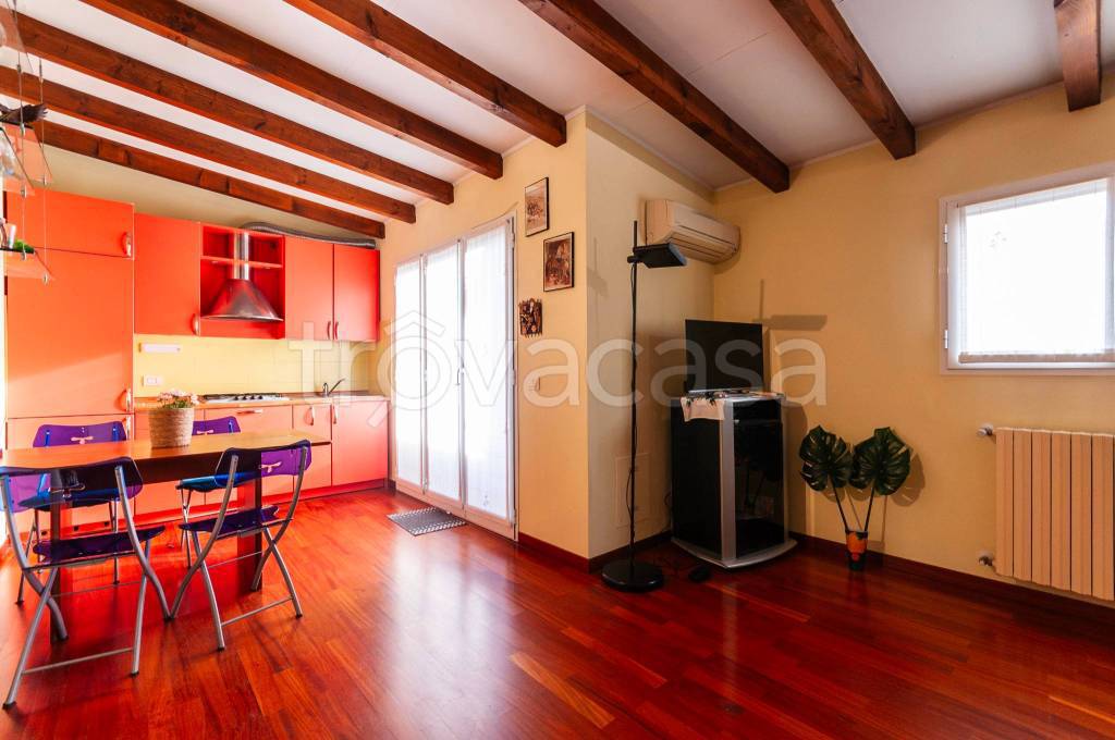 appartamento in vendita a Milano in zona Sempione