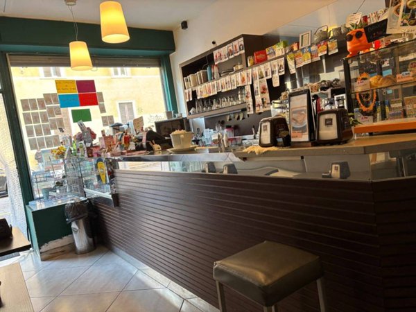 negozio in vendita a Milano in zona Famagosta