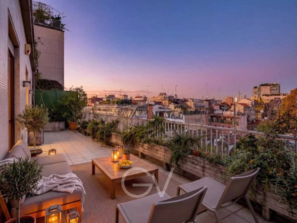 appartamento in vendita a Milano in zona Guastalla