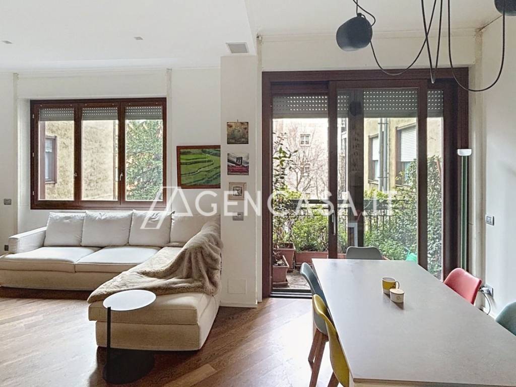 appartamento in vendita a Milano in zona Guastalla