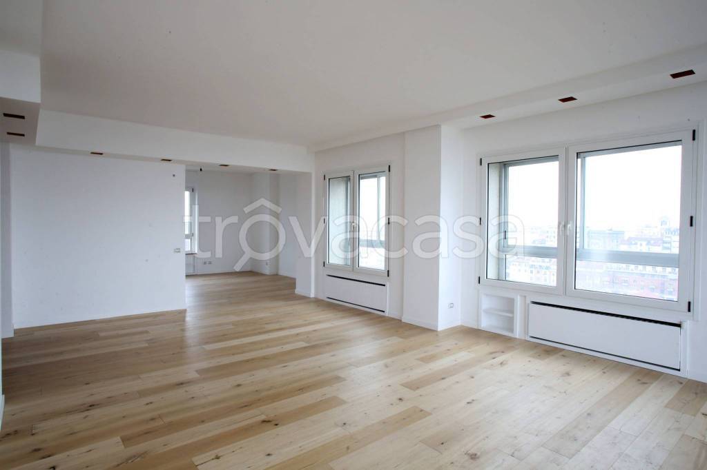 appartamento in vendita a Milano in zona Cadorna