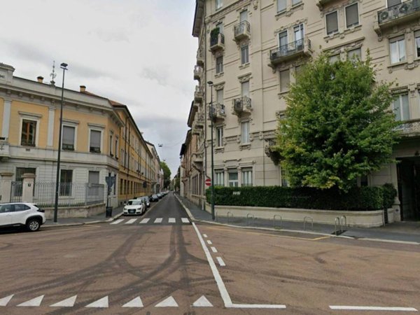 appartamento in vendita a Milano in zona Guastalla