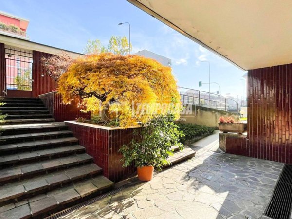 appartamento in vendita a Milano in zona Lambrate