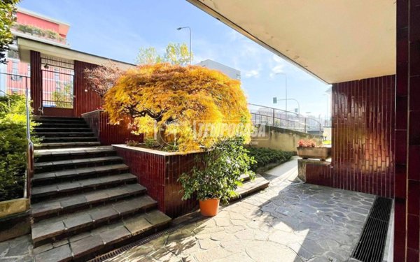 appartamento in vendita a Milano in zona Lambrate