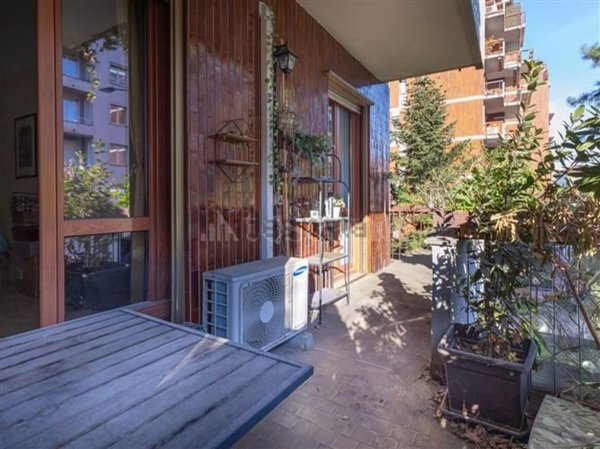 appartamento in vendita a Milano in zona Cinque Giornate