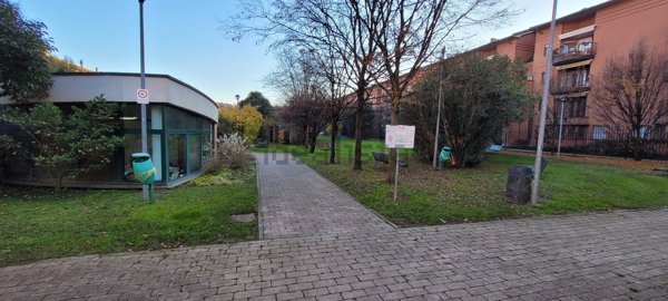 appartamento in vendita a Milano in zona Lorenteggio