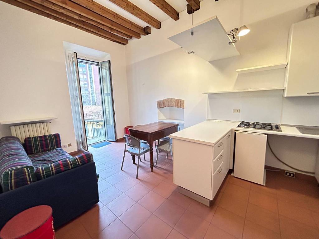appartamento in vendita a Milano in zona Porta Genova