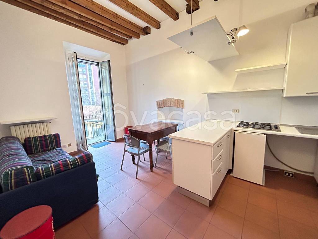 appartamento in vendita a Milano in zona Porta Genova