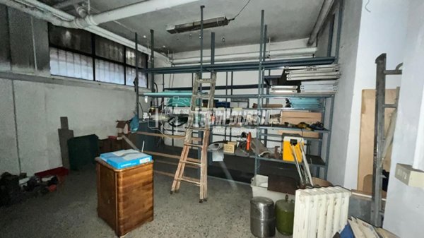 locale di sgombero in vendita a Milano in zona Quarto Oggiaro