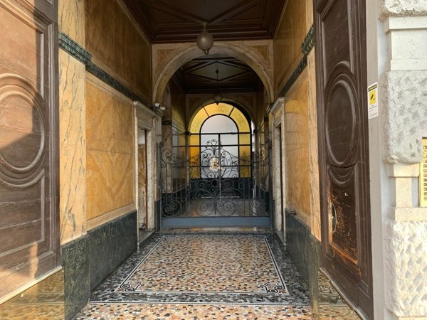 appartamento in vendita a Milano in zona Porta Genova