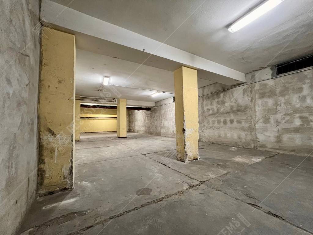 locale commerciale in vendita a Milano in zona Solari