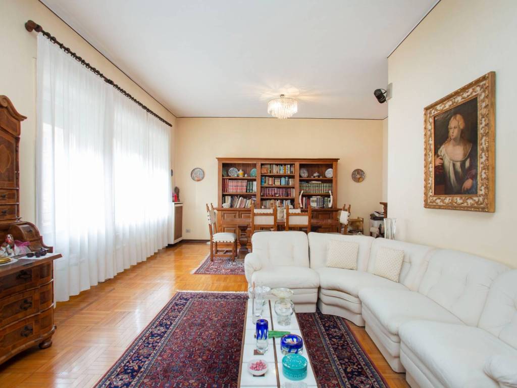 appartamento in vendita a Milano in zona Porta Venezia