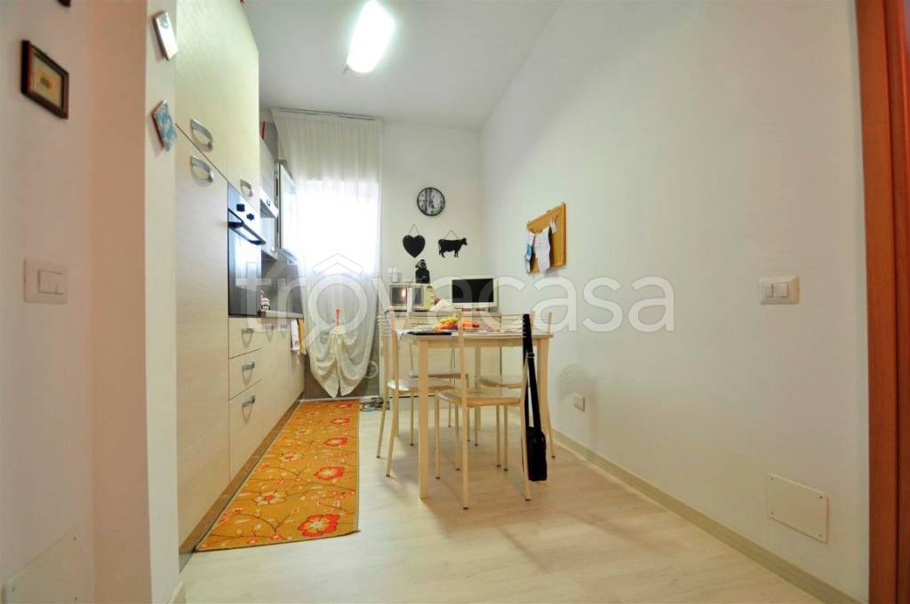 appartamento in vendita a Milano in zona Famagosta