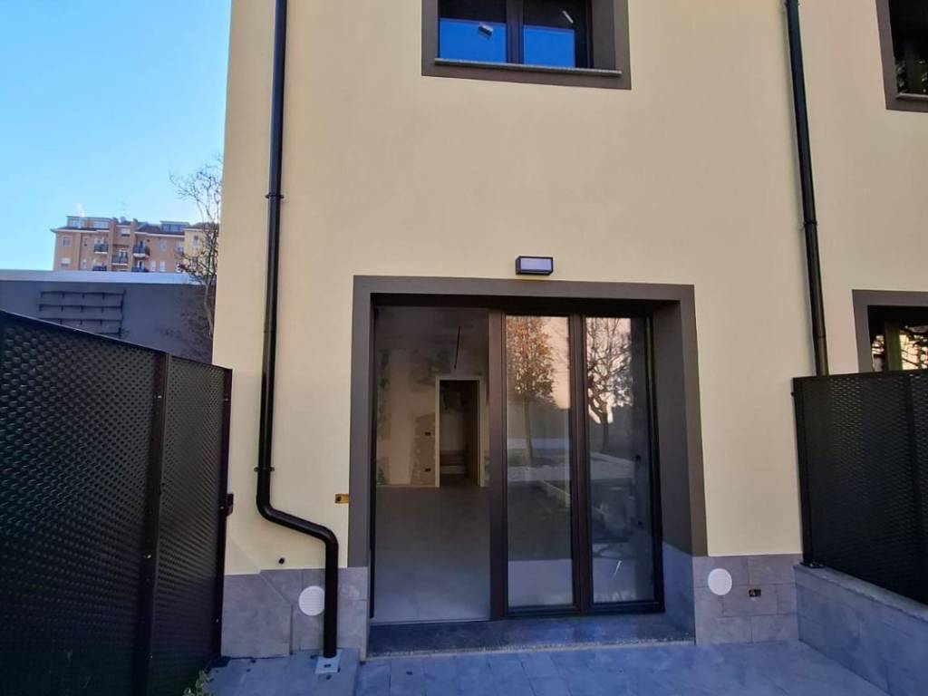 casa indipendente in vendita a Milano in zona Crescenzago