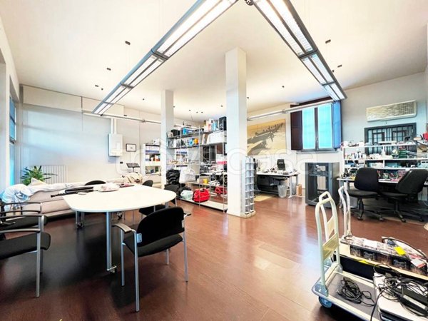 negozio in vendita a Milano in zona Gallaratese