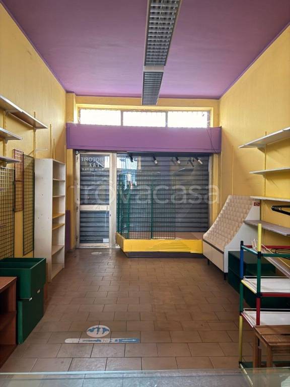 negozio in vendita a Milano in zona Gratosoglio