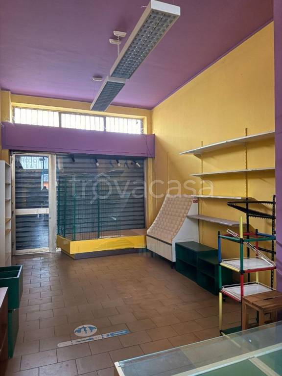 negozio in vendita a Milano in zona Gratosoglio