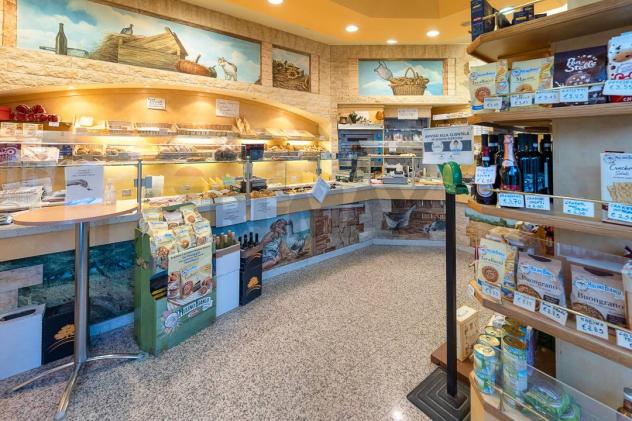 negozio in vendita a Milano in zona Forlanini