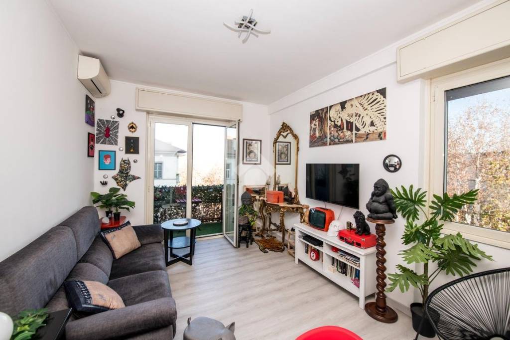 appartamento in vendita a Milano in zona Porta Vittoria