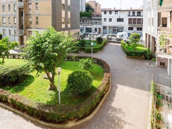appartamento in vendita a Milano in zona Città Studi