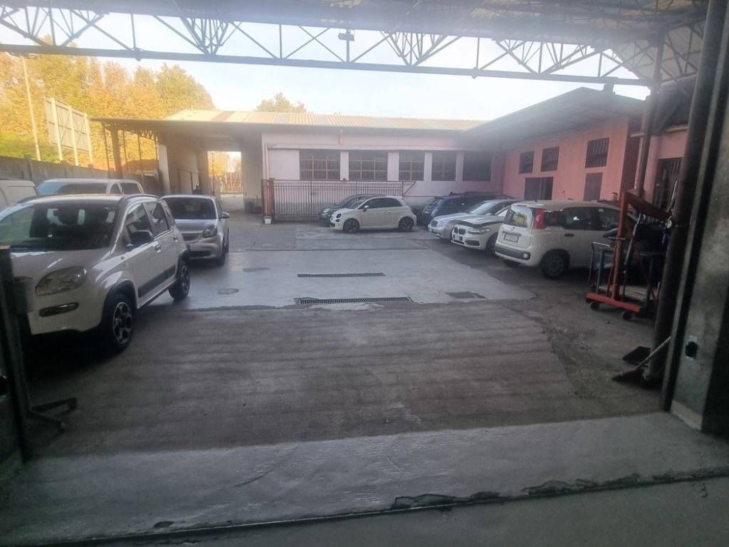 locale commerciale in vendita a Milano in zona Bovisa