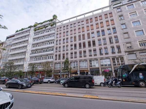 appartamento in vendita a Milano in zona Guastalla