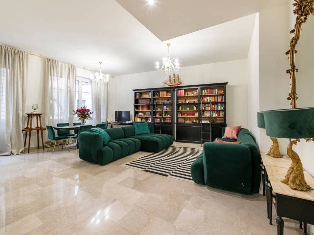 appartamento in vendita a Milano in zona Porta Nuova