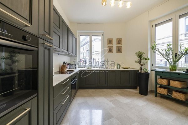 appartamento in vendita a Milano in zona Porta Nuova