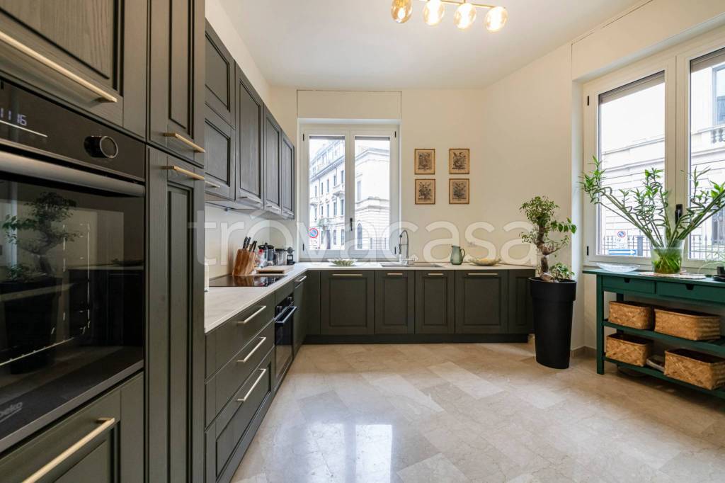 appartamento in vendita a Milano in zona Porta Nuova