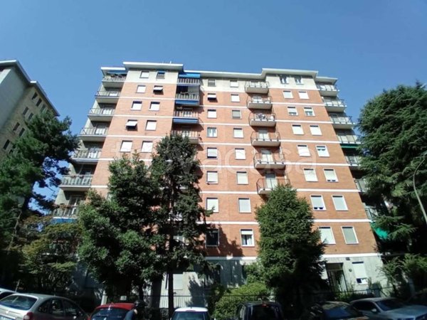 appartamento in vendita a Milano in zona Lorenteggio