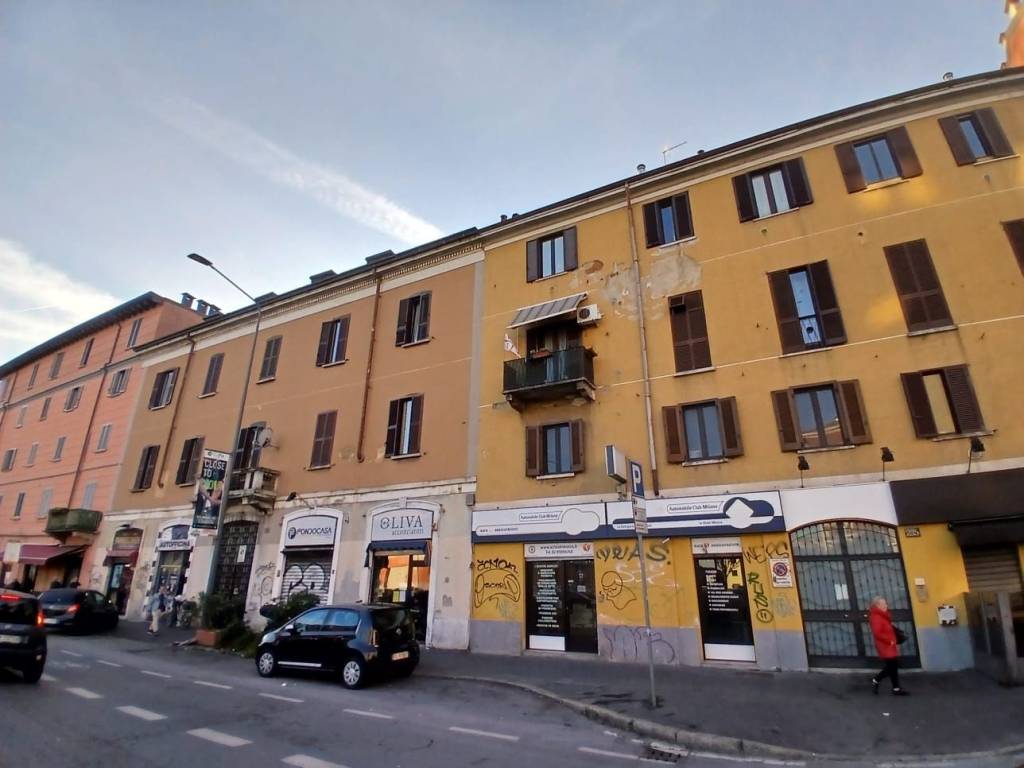 negozio in vendita a Milano in zona Precotto
