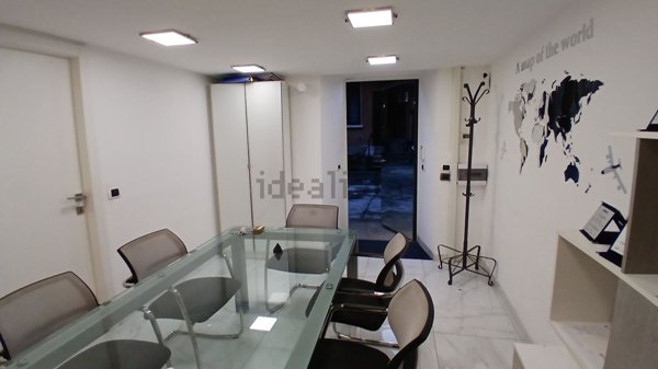 negozio in vendita a Milano in zona Precotto