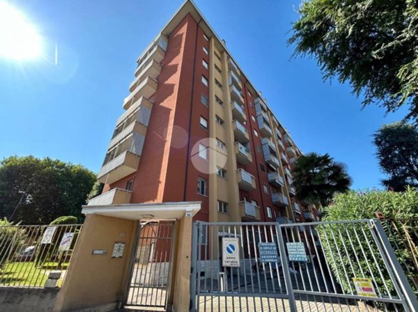 appartamento in vendita a Milano in zona Lorenteggio
