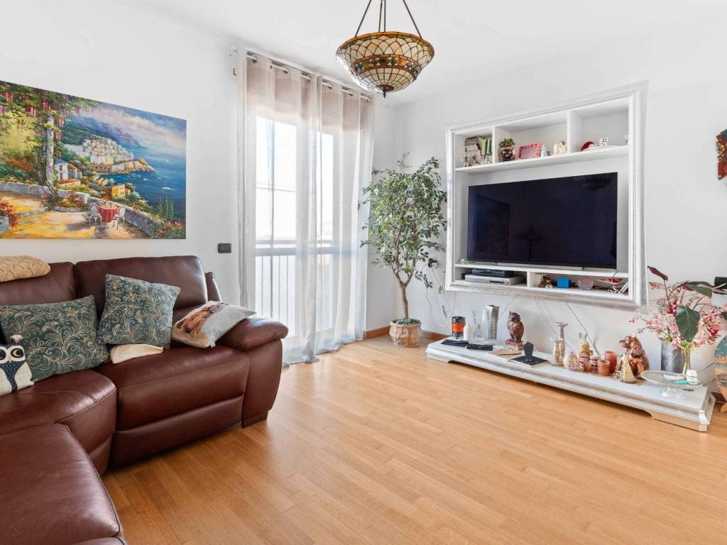 appartamento in vendita a Milano in zona Famagosta