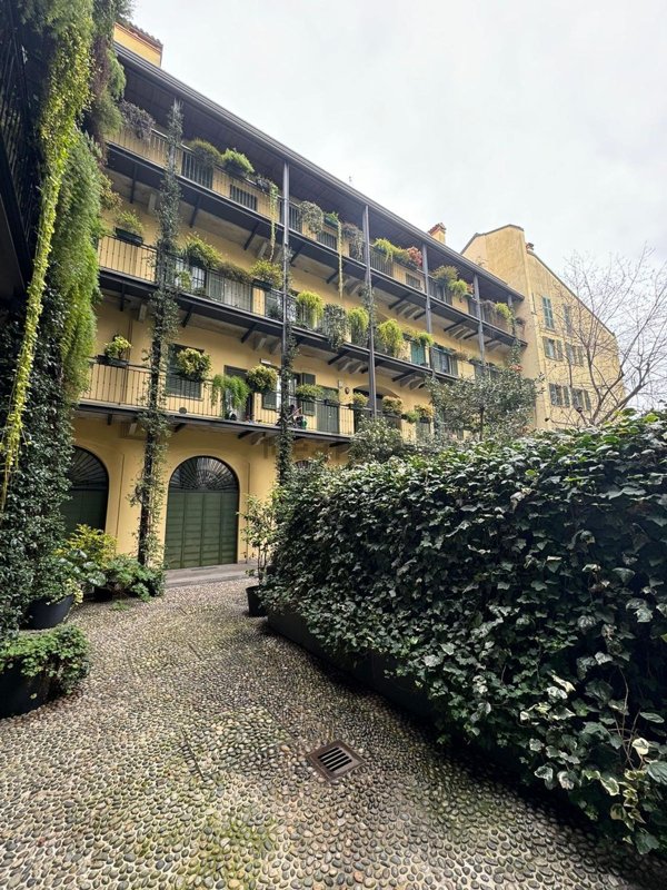 appartamento in vendita a Milano in zona Sempione