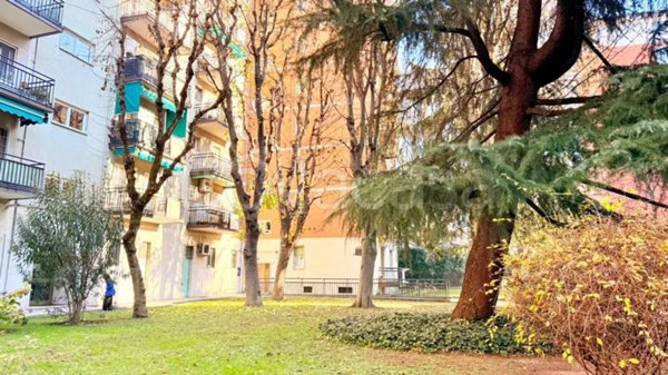 appartamento in vendita a Milano in zona Lorenteggio