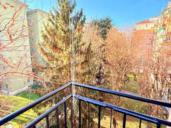 appartamento in vendita a Milano in zona Lorenteggio