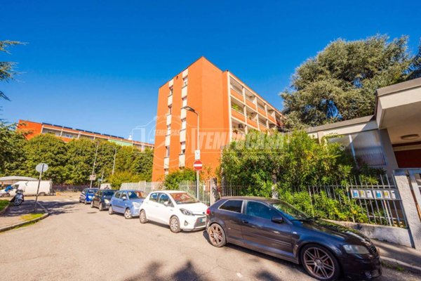 appartamento in vendita a Milano in zona Morivione